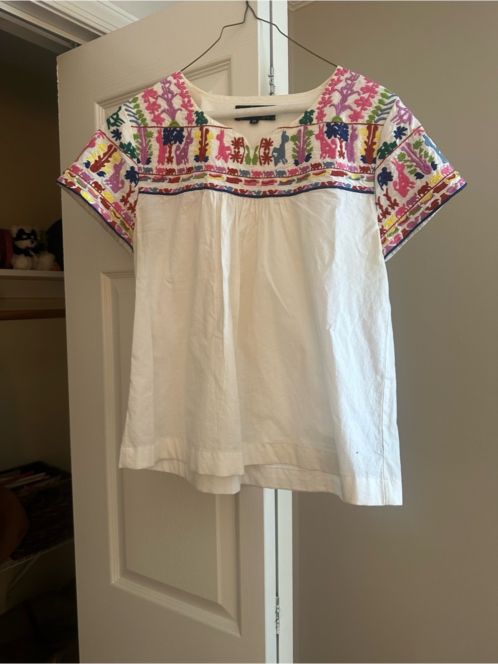 Liza Byrd White Short-Sleeve Embroidered Peasant Top